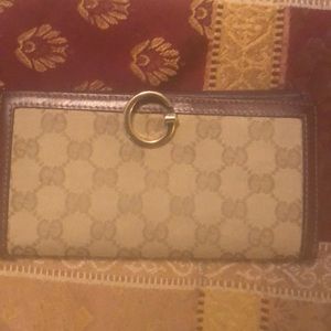 Women authentic Gucci wallet